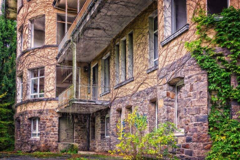 Choosing the Right Exterior Paint for Your Home