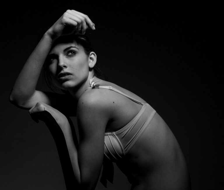 Fashion and Nostalgia: Reviving Retro Trends for Modern Audiences